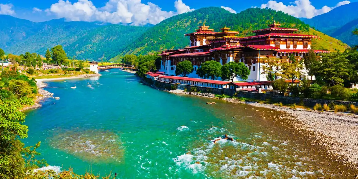 You are currently viewing Living in Harmony: The Fascinating Tradition of Non-Violence in Bhutan