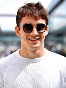 Read more about the article Why Do People Look Good Wearing Sunglasses?